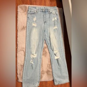 90’s boyfriend jeans, flared/straight. Size 11/30, color light blue